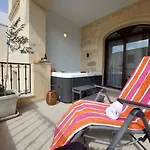 Fl 2 Ta'lonza Luxury With Hot Tub By Homely Nyaraló