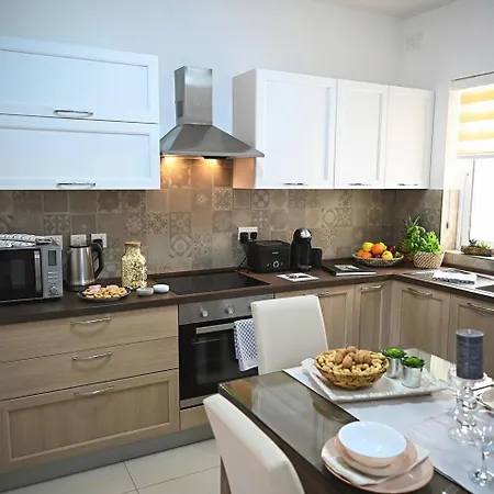 Fl 2 Ta'lonza Luxury With Hot Tub By Homely Case de vacanță *