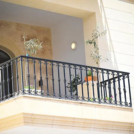 Fl 2 Ta'lonza Luxury With Hot Tub By Homely