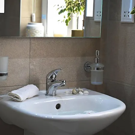 Fl 2 Ta'lonza Luxury With Hot Tub By Homely