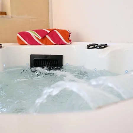 Casa vacanze Fl 2 Ta'lonza Luxury With Hot Tub By Homely *